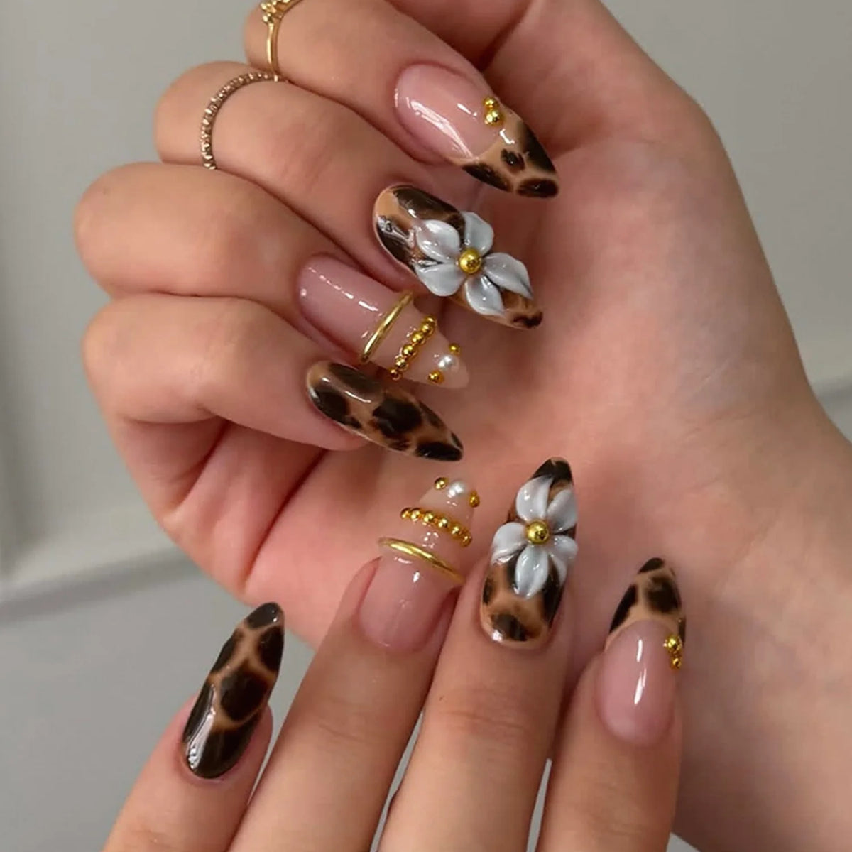 Maneater – 3D Press-On Nails | Almond