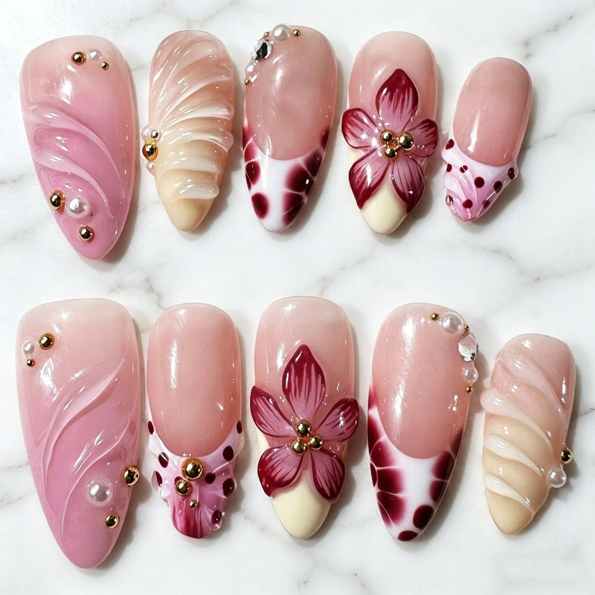 Blush Blossom – 10 Press-On Nails Nude Pink French Almond mit 3D Blumen & Goldperlen