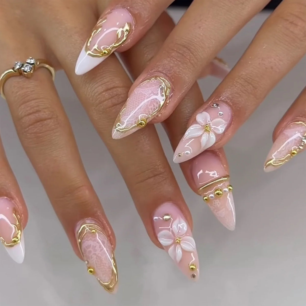 Pink Paradise – 3D Pink French Press-On Nails mit Blumen & Gold Details