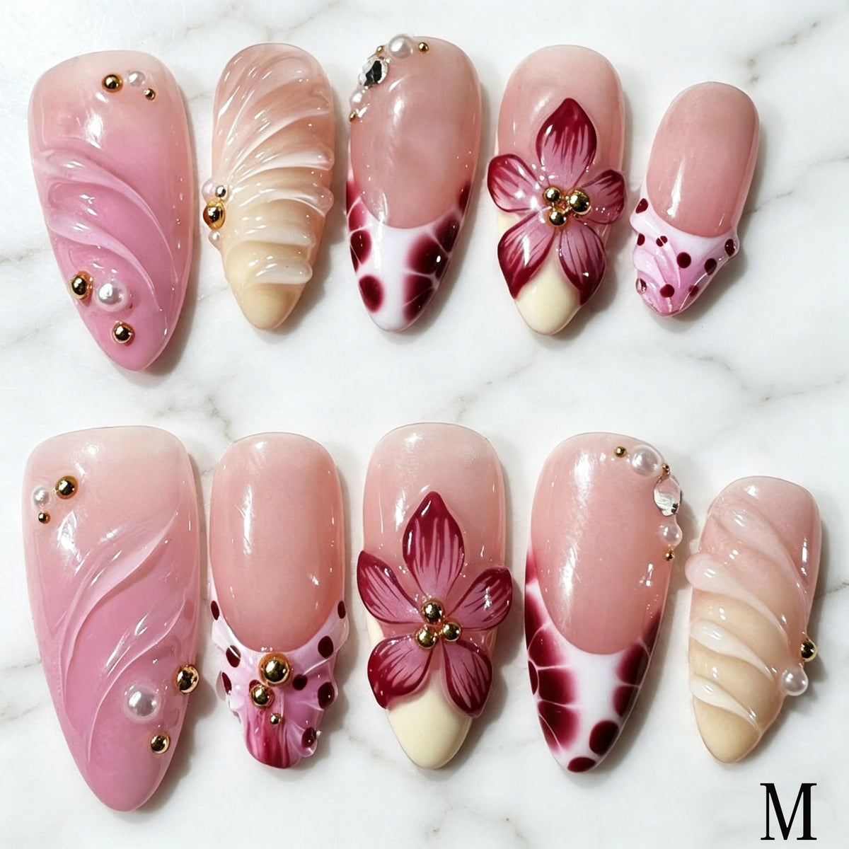 Blush Blossom – 10 Press-On Nails Nude Pink French Almond mit 3D Blumen & Goldperlen
